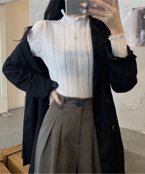 Alum'（アルム）の「リブメロウハイネックカットソー（Tシャツ/カットソー・レディース・グリーン/ダークグレー/オフホワイト/グレー/アイボリー/ブラック・FREE）」の2枚目の写真