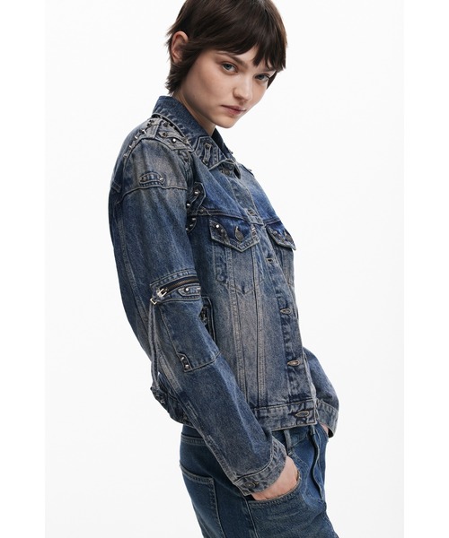 Desigual(デシグアル)の「CACTUS エンブロイダリーデニム トラッカージャケット ライトブルー(デニムジャケット・レディース・ブルー・XL/L/M/S/XS)」の4枚目の写真