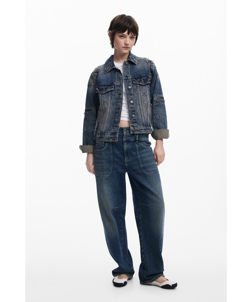 Desigual(デシグアル)の「CACTUS エンブロイダリーデニム トラッカージャケット ライトブルー(デニムジャケット・レディース・ブルー・XL/L/M/S/XS)」の5枚目の写真