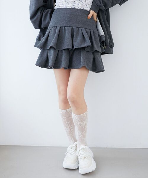 MAJESTIC LEGON（マジェスティックレゴン）の「ティアードフリルミニスカパン（スカート・レディース・アイボリー/グレー/チャコールグレー・MEDIUM）」の2枚目の写真