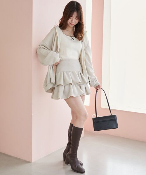 MAJESTIC LEGON（マジェスティックレゴン）の「ティアードフリルミニスカパン（スカート・レディース・アイボリー/グレー/チャコールグレー・MEDIUM）」の5枚目の写真