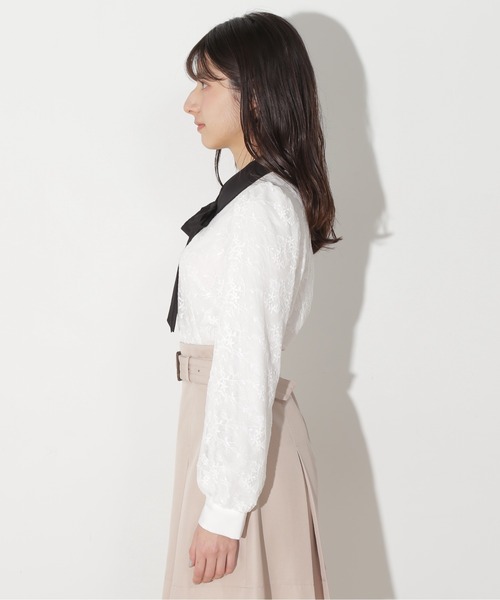 JILL by JILL STUART（ジルバイジルスチュアート）の「リボンタイレースブラウス（シャツ/ブラウス・レディース・ホワイト/ブルー・FREE）」の19枚目の写真