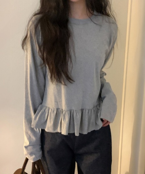 HEILIS(ヘイリス)の「裾フリルペプラムカットソー/フリルトップス ロンT ロングtシャツ 韓国 ガーリー バレエコア ブロケットコア スポーツミックス フレンチシック 秋服 冬服 春服 長袖 クルーネック Tシャツ カジュアル レイヤード ブラック アイボリー オフホワイト グレー ノームコア(Tシャツ/カットソー・レディース・ブラック/グレー/オフホワイト・FREE)」の4枚目の写真