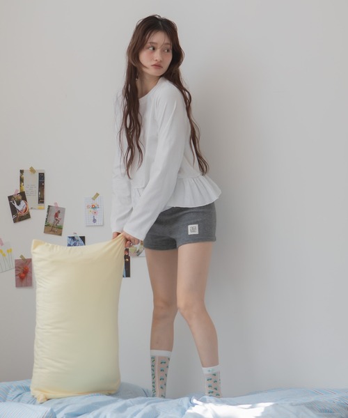 HEILIS(ヘイリス)の「裾フリルペプラムカットソー/フリルトップス ロンT ロングtシャツ 韓国 ガーリー バレエコア ブロケットコア スポーツミックス フレンチシック 秋服 冬服 春服 長袖 クルーネック Tシャツ カジュアル レイヤード ブラック アイボリー オフホワイト グレー ノームコア(Tシャツ/カットソー・レディース・ブラック/グレー/オフホワイト・FREE)」の15枚目の写真
