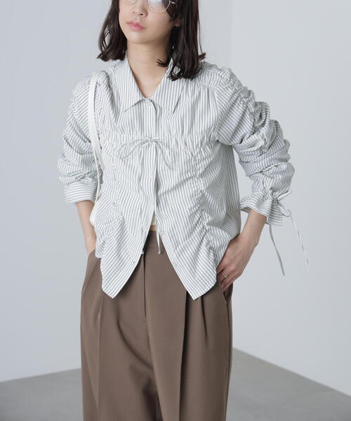 FREE'S MART（フリーズマート）の「◆シャーリングストライプシャツ（シャツ/ブラウス・レディース・ベージュ/ホワイト/ブルー・FREE）」の2枚目の写真