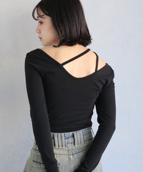 cheriella(シェリエラ)の「【cheriella】チョーカー風Vネックカットソー CHOKER-STYLE V-NECK CUT AND SEW(Tシャツ/カットソー・レディース・グレー/オフホワイト/ブラック・M)」の3枚目の写真