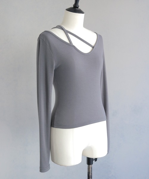 cheriella(シェリエラ)の「【cheriella】チョーカー風Vネックカットソー CHOKER-STYLE V-NECK CUT AND SEW(Tシャツ/カットソー・レディース・グレー/オフホワイト/ブラック・M)」の13枚目の写真