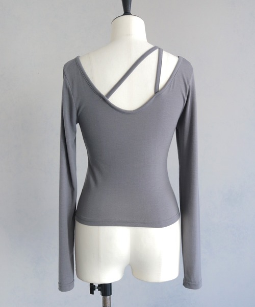 cheriella(シェリエラ)の「【cheriella】チョーカー風Vネックカットソー CHOKER-STYLE V-NECK CUT AND SEW(Tシャツ/カットソー・レディース・グレー/オフホワイト/ブラック・M)」の14枚目の写真