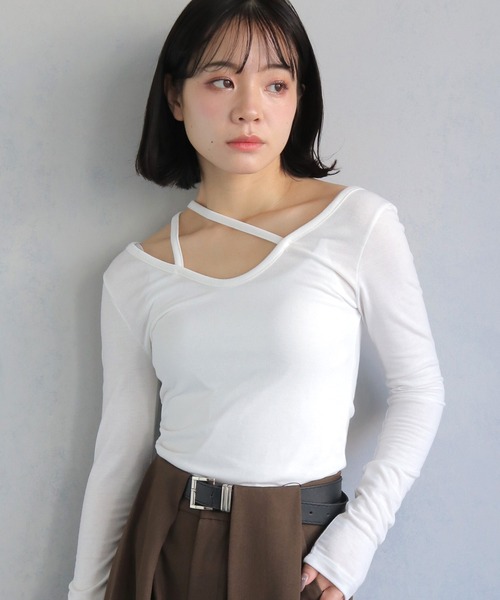 cheriella(シェリエラ)の「【cheriella】チョーカー風Vネックカットソー CHOKER-STYLE V-NECK CUT AND SEW(Tシャツ/カットソー・レディース・グレー/オフホワイト/ブラック・M)」の17枚目の写真