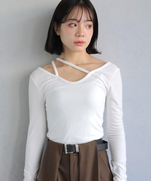 cheriella(シェリエラ)の「【cheriella】チョーカー風Vネックカットソー CHOKER-STYLE V-NECK CUT AND SEW(Tシャツ/カットソー・レディース・グレー/オフホワイト/ブラック・M)」の18枚目の写真