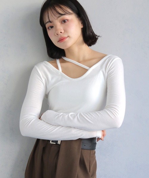 cheriella(シェリエラ)の「【cheriella】チョーカー風Vネックカットソー CHOKER-STYLE V-NECK CUT AND SEW(Tシャツ/カットソー・レディース・グレー/オフホワイト/ブラック・M)」の20枚目の写真