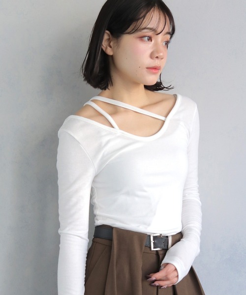 cheriella(シェリエラ)の「【cheriella】チョーカー風Vネックカットソー CHOKER-STYLE V-NECK CUT AND SEW(Tシャツ/カットソー・レディース・グレー/オフホワイト/ブラック・M)」の22枚目の写真