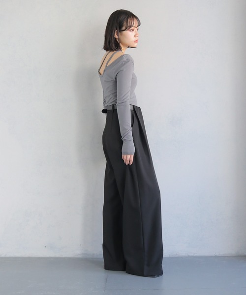 cheriella(シェリエラ)の「【cheriella】チョーカー風Vネックカットソー CHOKER-STYLE V-NECK CUT AND SEW(Tシャツ/カットソー・レディース・グレー/オフホワイト/ブラック・M)」の10枚目の写真