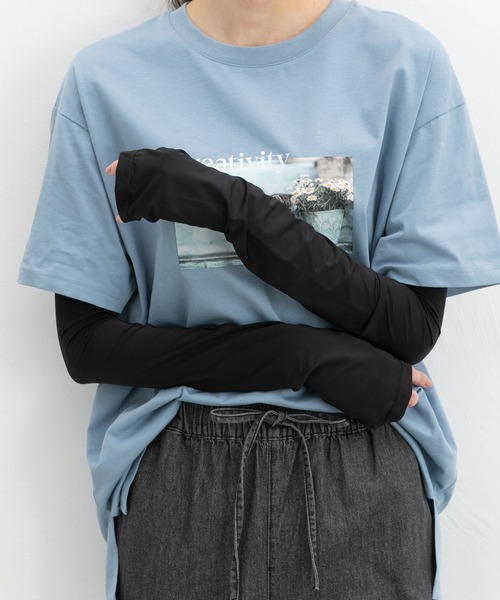 Honeys（ハニーズ）の「【ハニさら・接触冷感・吸水冷感・抗菌防臭・ＵＶカット】アームカバー／６０ｃｍ（アームカバー・レディース・ブラック/ライトグレー・FREE）」の7枚目の写真