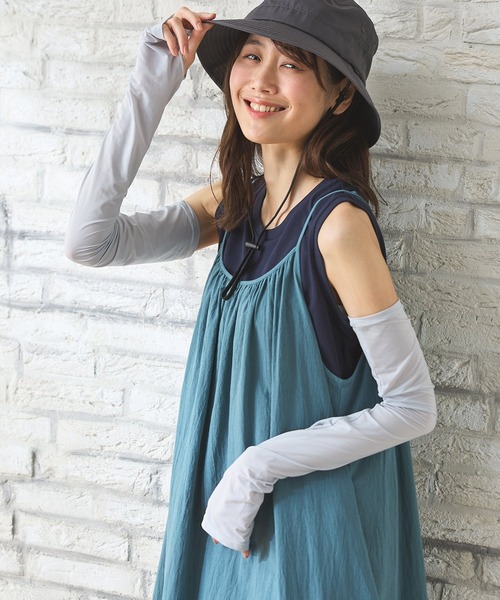 Honeys（ハニーズ）の「【ハニさら・接触冷感・吸水冷感・抗菌防臭・ＵＶカット】アームカバー／６０ｃｍ（アームカバー・レディース・ブラック/ライトグレー・FREE）」の9枚目の写真