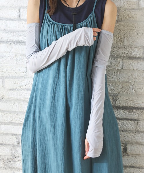 Honeys（ハニーズ）の「【ハニさら・接触冷感・吸水冷感・抗菌防臭・ＵＶカット】アームカバー／６０ｃｍ（アームカバー・レディース・ブラック/ライトグレー・FREE）」の11枚目の写真