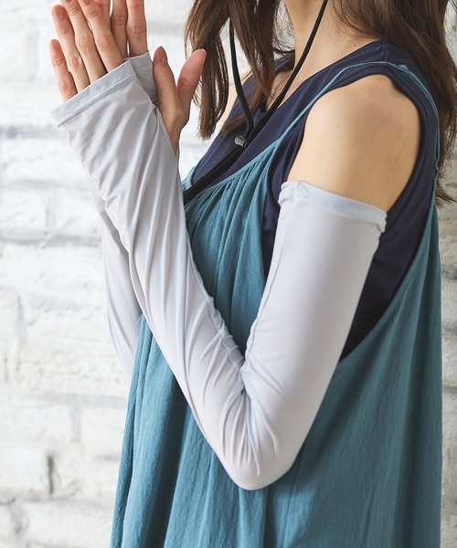 Honeys（ハニーズ）の「【ハニさら・接触冷感・吸水冷感・抗菌防臭・ＵＶカット】アームカバー／６０ｃｍ（アームカバー・レディース・ブラック/ライトグレー・FREE）」の12枚目の写真