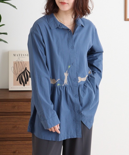 Emago(イマゴ)の「EMAGO 走るネコ刺繍シャツ(シャツ/ブラウス・レディース・ネイビー/グリーン/アイボリー・FREE)」の9枚目の写真