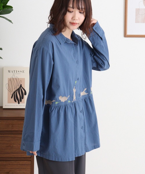 Emago(イマゴ)の「EMAGO 走るネコ刺繍シャツ(シャツ/ブラウス・レディース・ネイビー/グリーン/アイボリー・FREE)」の8枚目の写真