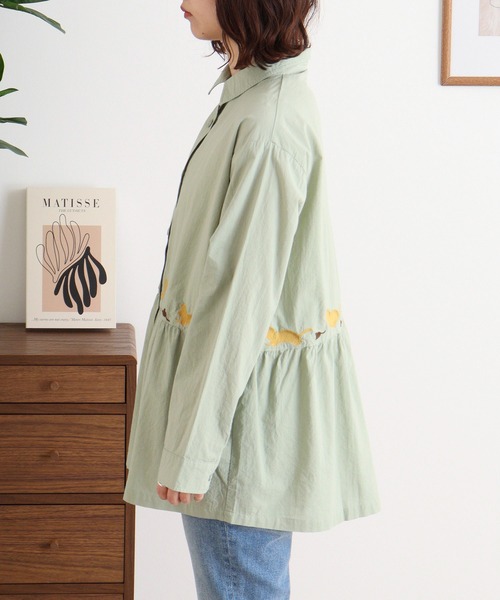 Emago(イマゴ)の「EMAGO 走るネコ刺繍シャツ(シャツ/ブラウス・レディース・ネイビー/グリーン/アイボリー・FREE)」の5枚目の写真