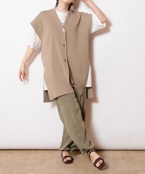 OSMOSIS（オズモーシス）の「アシンメトリーヘムニットベスト（ベスト・レディース・ベージュ/ライトベージュ/ブラック・ONE SIZE）」の12枚目の写真