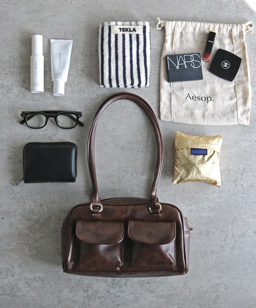 COURO(コウロ)の「ダブルフラップポケットスクエアハンドバッグ(ハンドバッグ・レディース・ブラック/ブラウン/レッド・FREE)」の7枚目の写真