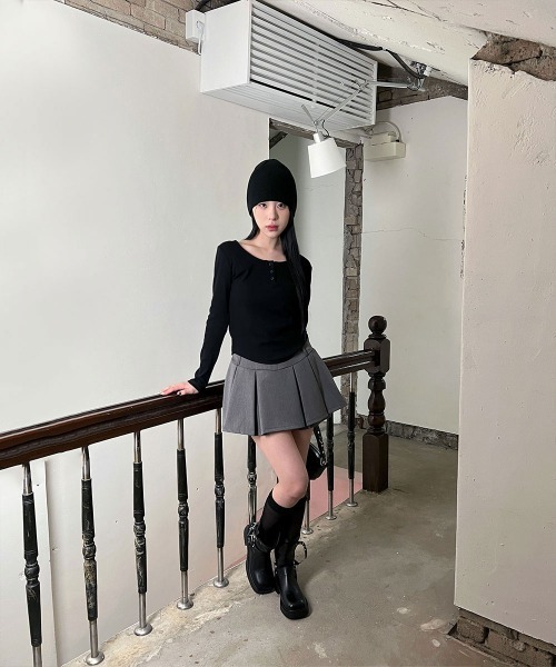 4INT.(フォイント)の「【ローライズ】 プリーツ フレア テニススカート / ミニ スカパン(スカート・レディース・ブラック/グレー・S/M)」の14枚目の写真
