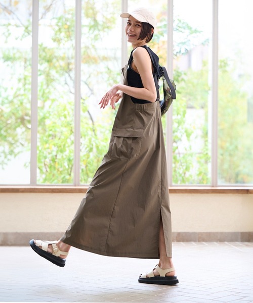 ever closet（エバークローゼット）の「はっ水 ジャンパースカート（ジャンパースカート・レディース・ブラック/カーキ・F）」の10枚目の写真