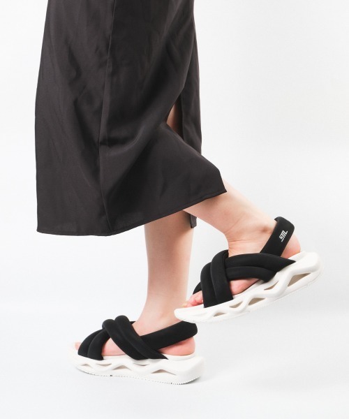 STEVE MADDEN（スティーブマデン）の「クロスパフィーボリュームサンダル/S.MADDEN HURDLE 2-VS（サンダル・レディース・ライム/ブラック×ホワイト/ブラック×ブラック・22.5cm/23.5cm/24.5cm/23.0cm/24.0cm/23.5-24）」の21枚目の写真