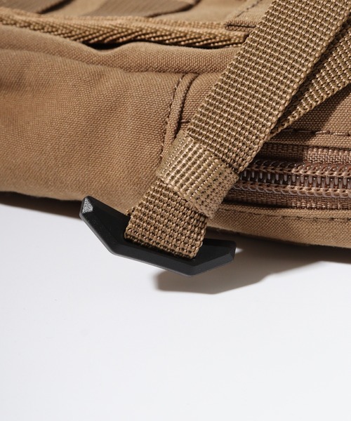 WILD THINGS（ワイルドシングス）の「WILD THINGS フラップポケット付き ウェビング ショルダーバッグ（ショルダーバッグ・メンズ・ブラック/オリーブ/ベージュ・FREE）」の10枚目の写真