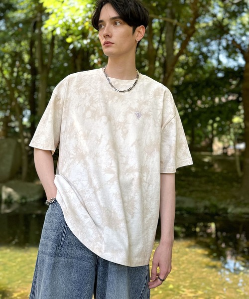 Classical Origin(クラシカルオリジン)の「【Classical Origin】「視線を独り占め。」タイダイ染め刺繍入りオーバーサイズTシャツ/Tie-Dye Embroidered Oversize T-Shirt(Tシャツ/カットソー・メンズ・ネイビー/オフホワイト/ブラック・LARGE/SMALL/MEDIUM)」の4枚目の写真