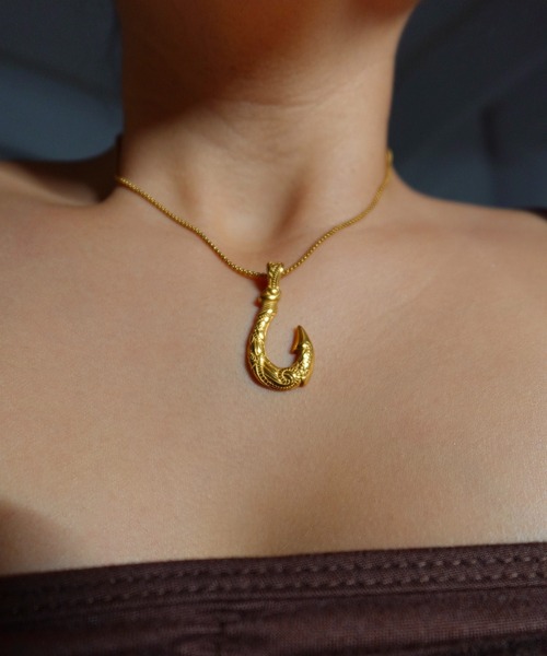 shellvia - fish hook necklace made in INTER FACTORY