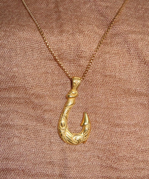 shellvia - fish hook necklace made in INTER FACTORY