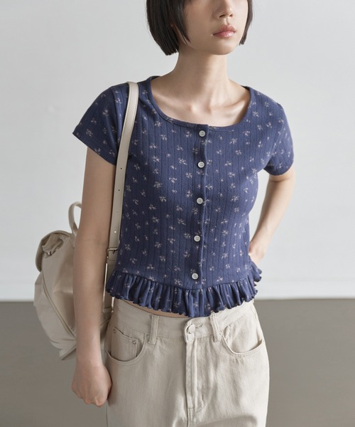 UNE MANSION(ユヌマンション)の「【UNE ORIGINAL】花柄フラワージャガードフリルセミクロップドラブリーカーディガン(カーディガン/ボレロ・レディース・ネイビー/グレー/ブラウン/アイボリー・FREE)」の4枚目の写真