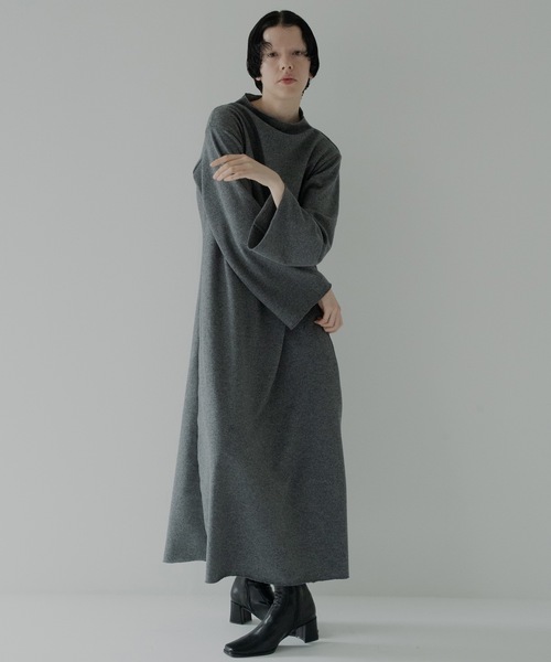 RYU(リュー)の「soft wool bottle neck dress(ワンピース・メンズ・チャコール/モカ・1/2)」の2枚目の写真