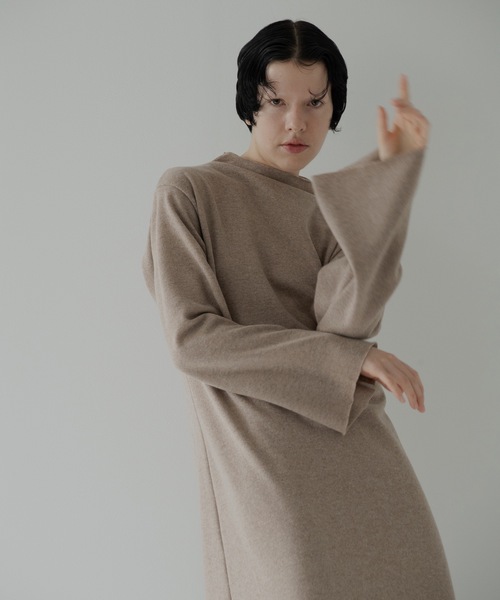 RYU(リュー)の「soft wool bottle neck dress(ワンピース・メンズ・チャコール/モカ・1/2)」の1枚目の写真