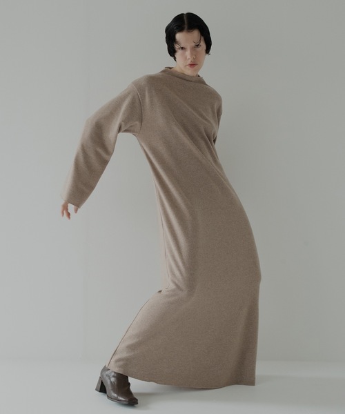 RYU(リュー)の「soft wool bottle neck dress(ワンピース・メンズ・チャコール/モカ・1/2)」の3枚目の写真