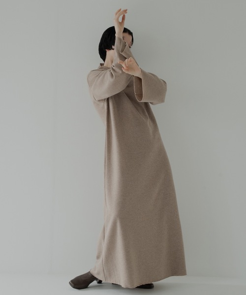 RYU(リュー)の「soft wool bottle neck dress(ワンピース・メンズ・チャコール/モカ・1/2)」の4枚目の写真