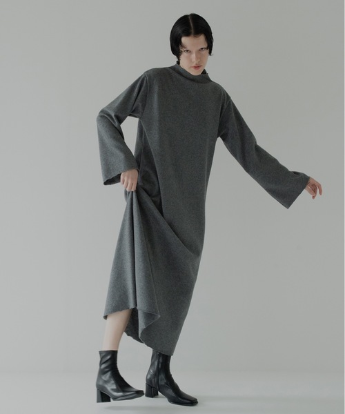 RYU(リュー)の「soft wool bottle neck dress(ワンピース・メンズ・チャコール/モカ・1/2)」の5枚目の写真
