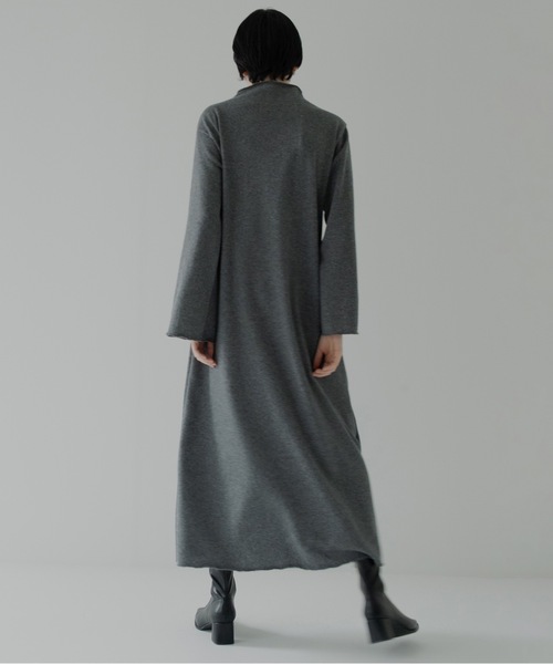 RYU(リュー)の「soft wool bottle neck dress(ワンピース・メンズ・チャコール/モカ・1/2)」の6枚目の写真