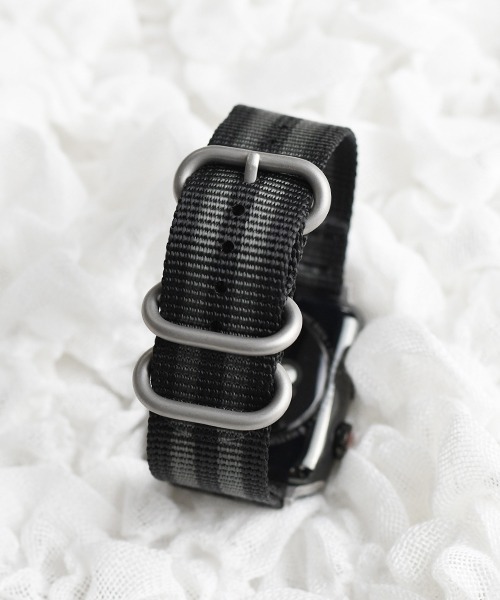 Fun & Daily（ファンアンドデイリー）の「Apple Watch Military Nylon Band（デジタル腕時計・メンズ・ブラック/ネイビー/ベージュ/アーミー/ブラック系その他/オレンジ/グレー・A/B）」の12枚目の写真