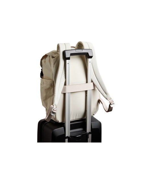 entre square（アントレスクエアー）の「Bellroy-バックパック/ミニバッグ Cinch Backpack オート（バックパック/リュック・レディース・ホワイト・ONE SIZE）」の7枚目の写真
