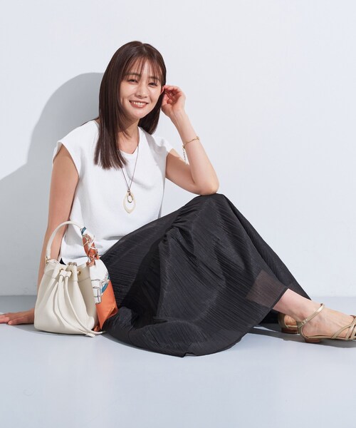 INDIVI（インディヴィ）の「【2点セット／着回し◎】ノースリーブ＆ティアードスカート カセット服（ワンピース・レディース・オリーブ系3/ブラック系4/ブルーグリーン・40/38/36/19/15 /13/05）」の4枚目の写真