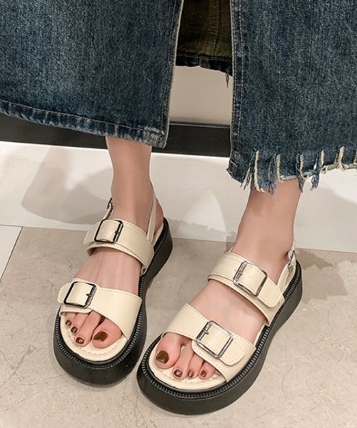 Ritzy(リッツィー)の「バックルデザイン 2本ベルトサンダル(サンダル・レディース・ブラック/ホワイト・23/24/25/24.5/23.5)」の1枚目の写真