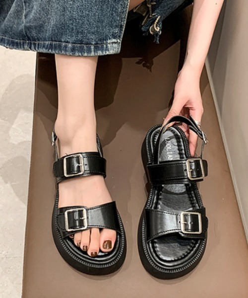 Ritzy(リッツィー)の「バックルデザイン 2本ベルトサンダル(サンダル・レディース・ブラック/ホワイト・23/24/25/24.5/23.5)」の2枚目の写真