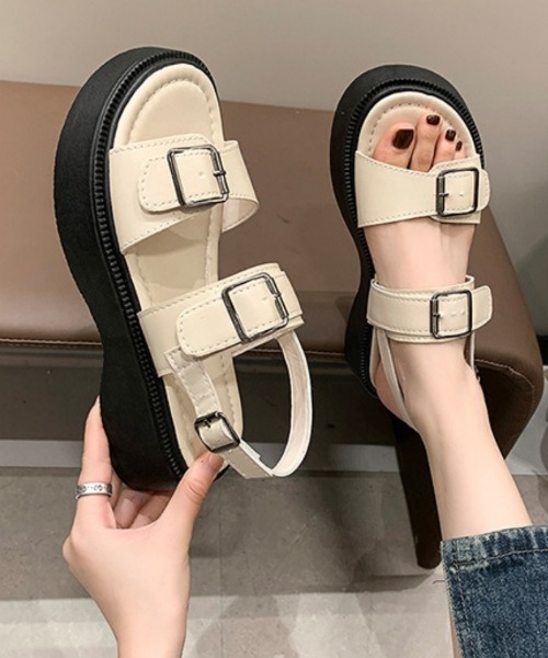 Ritzy(リッツィー)の「バックルデザイン 2本ベルトサンダル(サンダル・レディース・ブラック/ホワイト・23/24/25/24.5/23.5)」の5枚目の写真