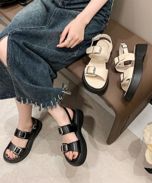 Ritzy(リッツィー)の「バックルデザイン 2本ベルトサンダル(サンダル・レディース・ブラック/ホワイト・23/24/25/24.5/23.5)」の9枚目の写真