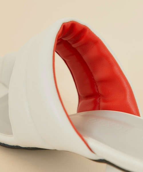 CITY TOKYO(シティトウキョウ)の「トライアングルヒールサンダル(サンダル・レディース・ブラック/オフホワイト/シルバー・1/2)」の16枚目の写真