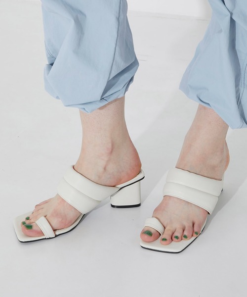 CITY TOKYO(シティトウキョウ)の「トライアングルヒールサンダル(サンダル・レディース・ブラック/オフホワイト/シルバー・1/2)」の4枚目の写真