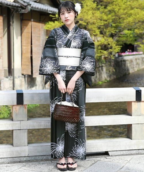 変わり織り綿麻浴衣3点セット「グレーと黒の縦縞に白色乱菊」（浴衣